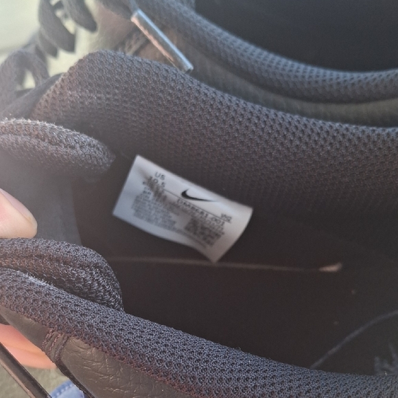 Nike Men's Black and Royal Blue Sneakers - Picture 4 of 6